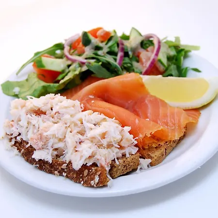 ベッド・アンド・ブレックファスト Oliver's Seafood Bar, 2*